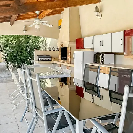 Avec Piscine Proche Nimes Villa Redessan